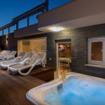 LUKSUZNA VILA SA POGLEDOM NA MORE