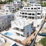 NOVOIZGRAĐENA VILA SA BAZENOM