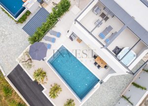 MODERNA VILA S BAZENOM