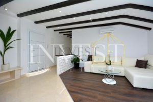 CENTAR GRADA - PREKRASAN STAN 75 M2