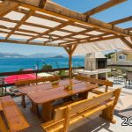 KUĆA SA BAZENOM PRVI RED DO MORA