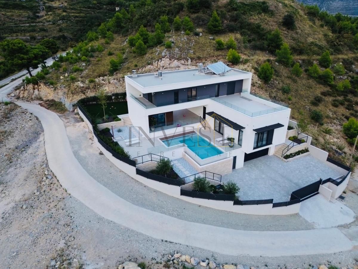 LUKSUZNA VILA SA PANORAMSKIM POGLEDOM NA MORE