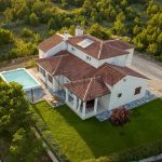 VILA S BAZENOM I POGLEDOM NA PRIRODU – BLIZINA ŠIBENIKA