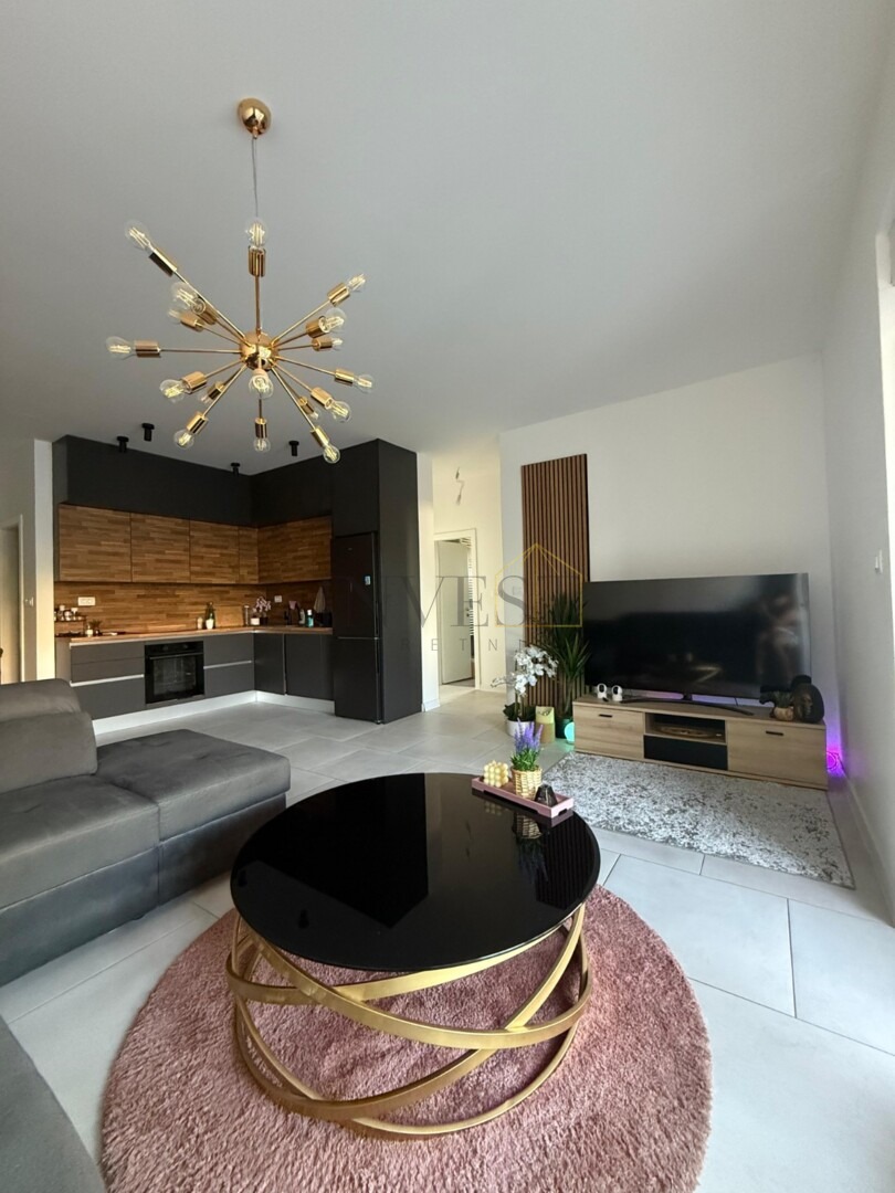 VODICE- MODERAN STAN S PRIVATNIM VRTOM