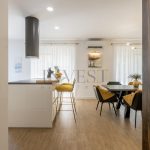 MODERAN TROSOBNI STAN S OPEN SPACE DNEVNIM DIJELOM I GARAŽOM