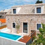 OTOK BRAČ- RENOVIRANA KAMENA KUĆA S BAZENOM I SPA